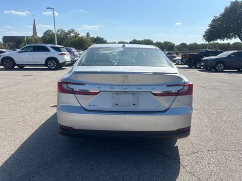 Used 2025 Toyota Camry LE w/ Convenience Package FWD image 5