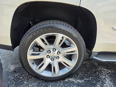 Used 2015 Cadillac Escalade Luxury AWD/4WD image 16