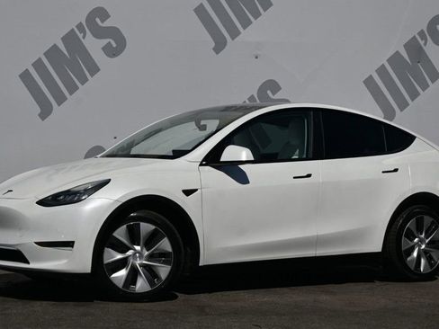 Used 2021 Tesla Model Y Long Range image 1