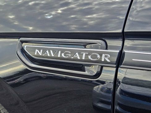 Used 2020 Lincoln Navigator Black Label w/ Cargo Convenience Package image 12
