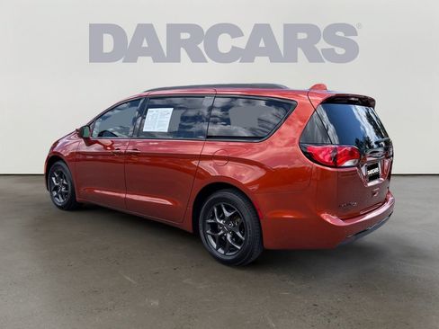 Used 2018 Chrysler Pacifica Limited w/ Advanced Safetytec Group FWD image 5