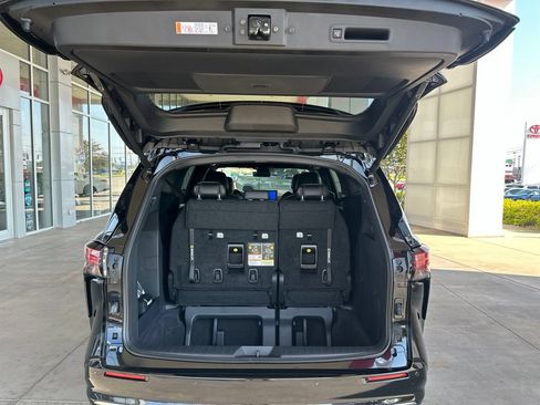 Used 2026 Toyota Sienna Limited FWD image 18