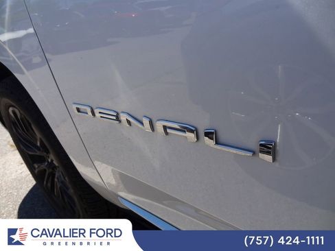 Used 2022 GMC Yukon XL Denali AWD/4WD image 9