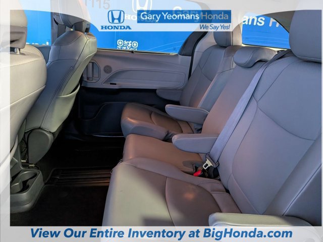 Used 2021 Toyota Sienna XLE FWD image 18