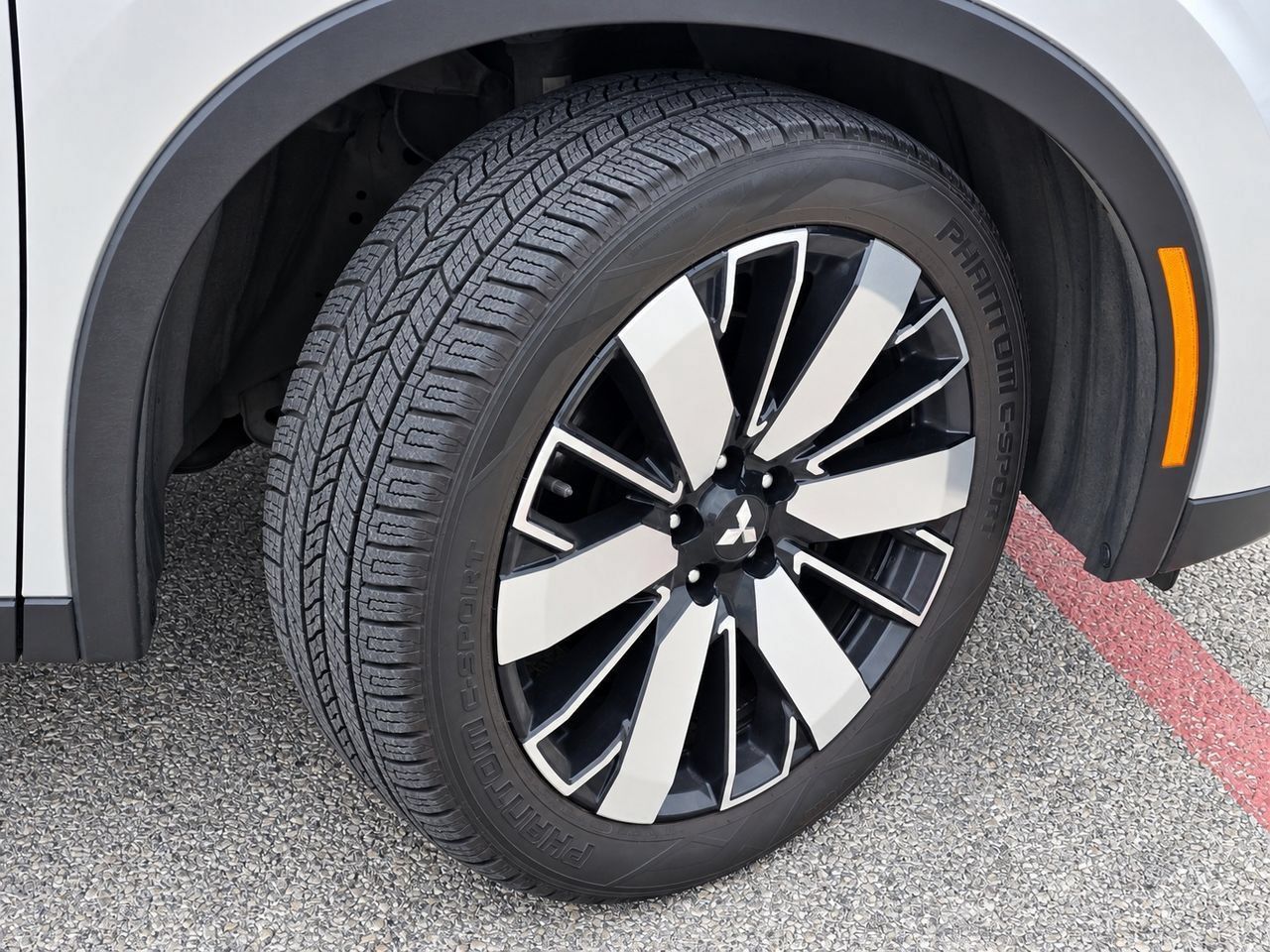 Used 2025 Mitsubishi Outlander SE AWD/4WD image 9