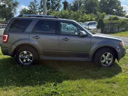 Used 2011 Ford Escape Limited w/ 301A Rapid Spec Order Code FWD image 9