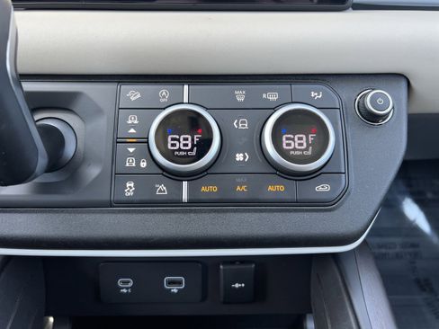 Used 2024 Land Rover Defender 110 X-Dynamic SE image 29