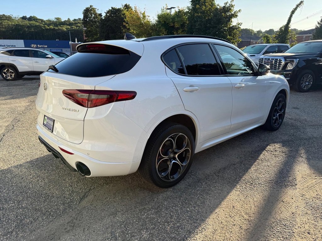 Used 2023 Alfa Romeo Stelvio Veloce AWD/4WD image 7