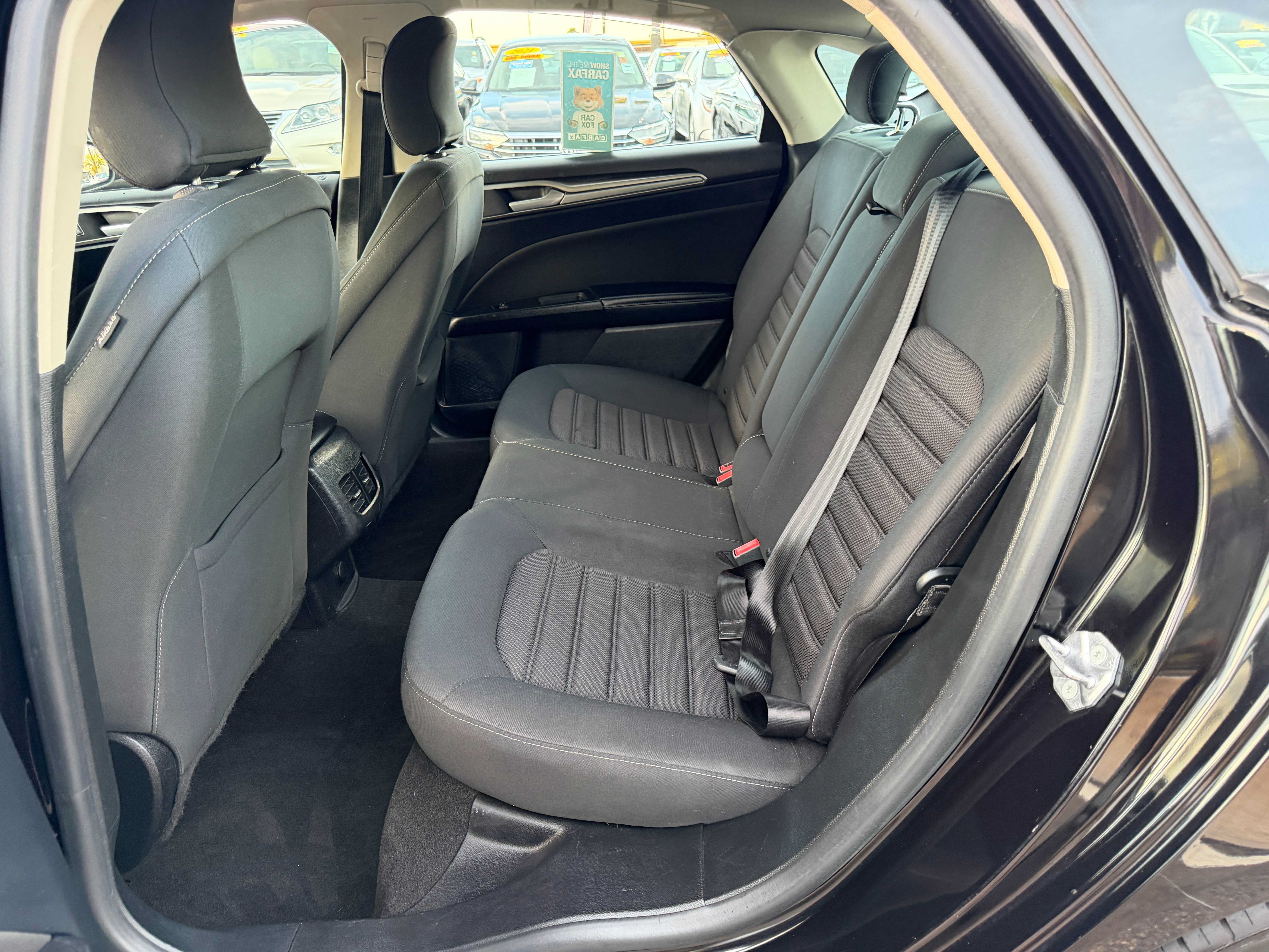Used 2019 Ford Fusion SE FWD image 11