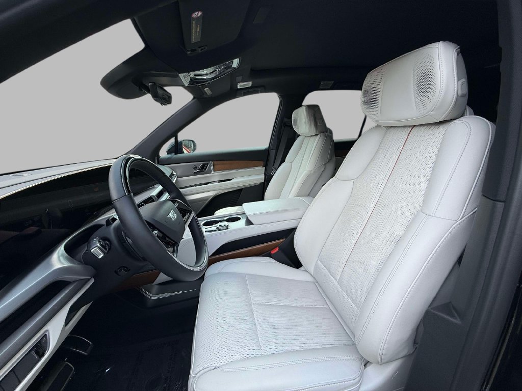 Certified 2026 Cadillac Vistiq Luxury AWD/4WD image 2