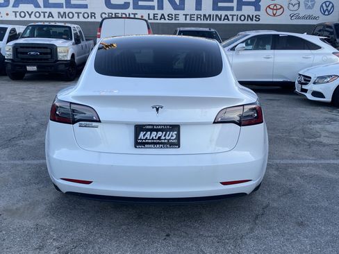 Used 2019 Tesla Model 3 Standard Range image 8