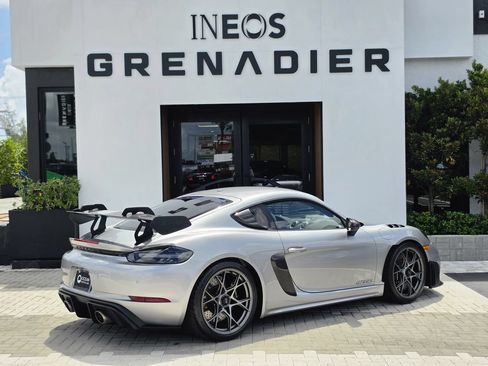Used 2025 Porsche 718 Cayman GT4 RS RWD image 3