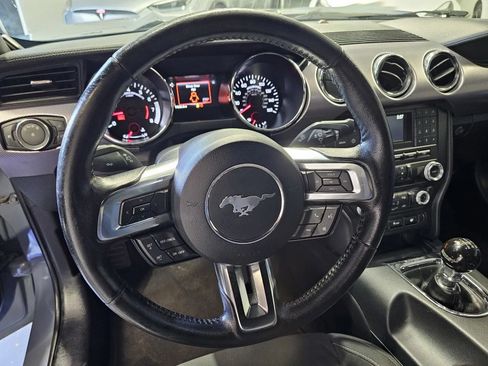 Used 2017 Ford Mustang GT RWD image 11