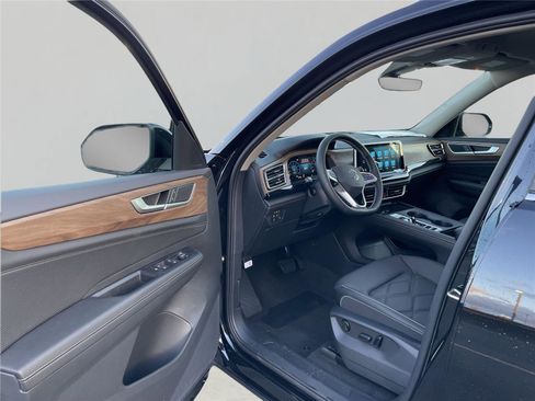 New 2026 Volkswagen Atlas SE image 12