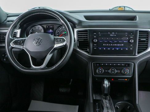 Used 2021 Volkswagen Atlas Cross Sport SE w/ Panoramic Sunroof Package FWD image 17