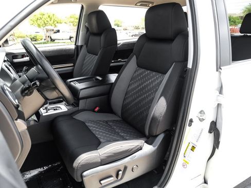 Used 2018 Toyota Tundra SR5 w/ SR5 Upgrade Package AWD/4WD image 31