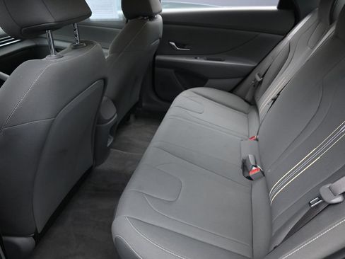 Used 2025 Hyundai Elantra SEL FWD image 31