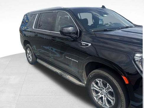 Used 2023 GMC Yukon XL SLE w/ Gmc Pro Safety Plus Package AWD/4WD image 3