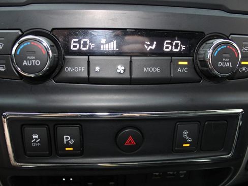 Used 2019 Nissan Titan PRO-4X image 11