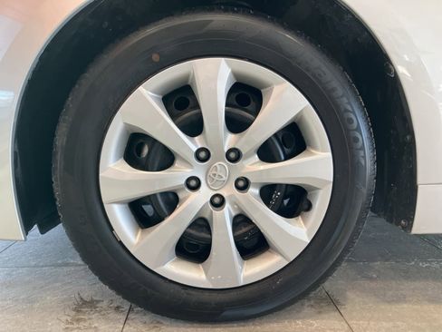 Used 2025 Toyota Corolla LE image 9