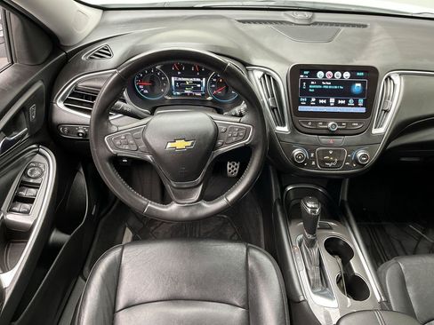 Used 2017 Chevrolet Malibu LT w/ Leather Package FWD image 12