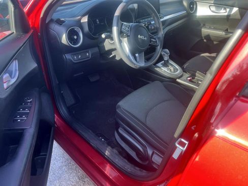 Certified 2022 Kia Forte LXS w/ LXS Technology Package FWD image 5