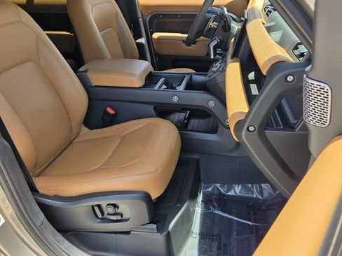 Used 2023 Land Rover Defender 110 V8 AWD/4WD image 17