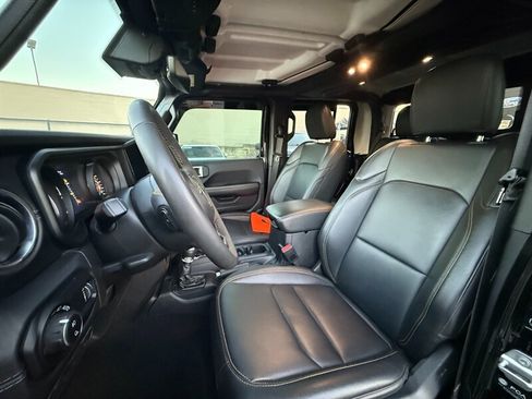 Used 2025 Jeep Gladiator Sport AWD/4WD image 16