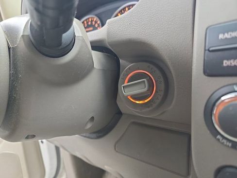 Used 2011 Nissan Pathfinder LE AWD/4WD image 25
