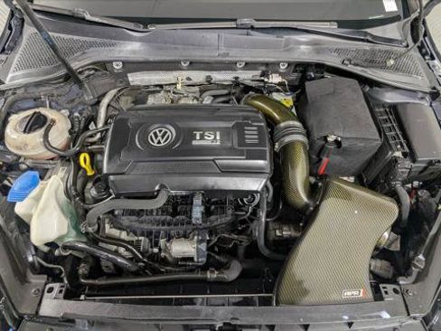 Used 2017 Volkswagen Golf R 4-Door image 30