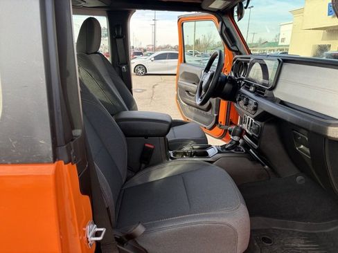 Used 2025 Jeep Wrangler Sport image 30