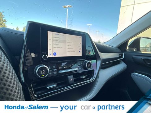 Used 2023 Toyota Highlander L image 15