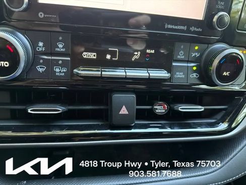 Used 2020 Toyota Highlander XLE FWD image 20