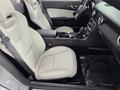 Used 2015 Mercedes-Benz SLK 250 image 26