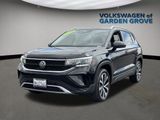 Used 2023 Volkswagen Taos SE w/ Panoramic Sunroof Package image 3