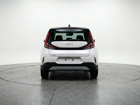 Used 2025 Kia Soul LX w/ LX Technology Package image 6