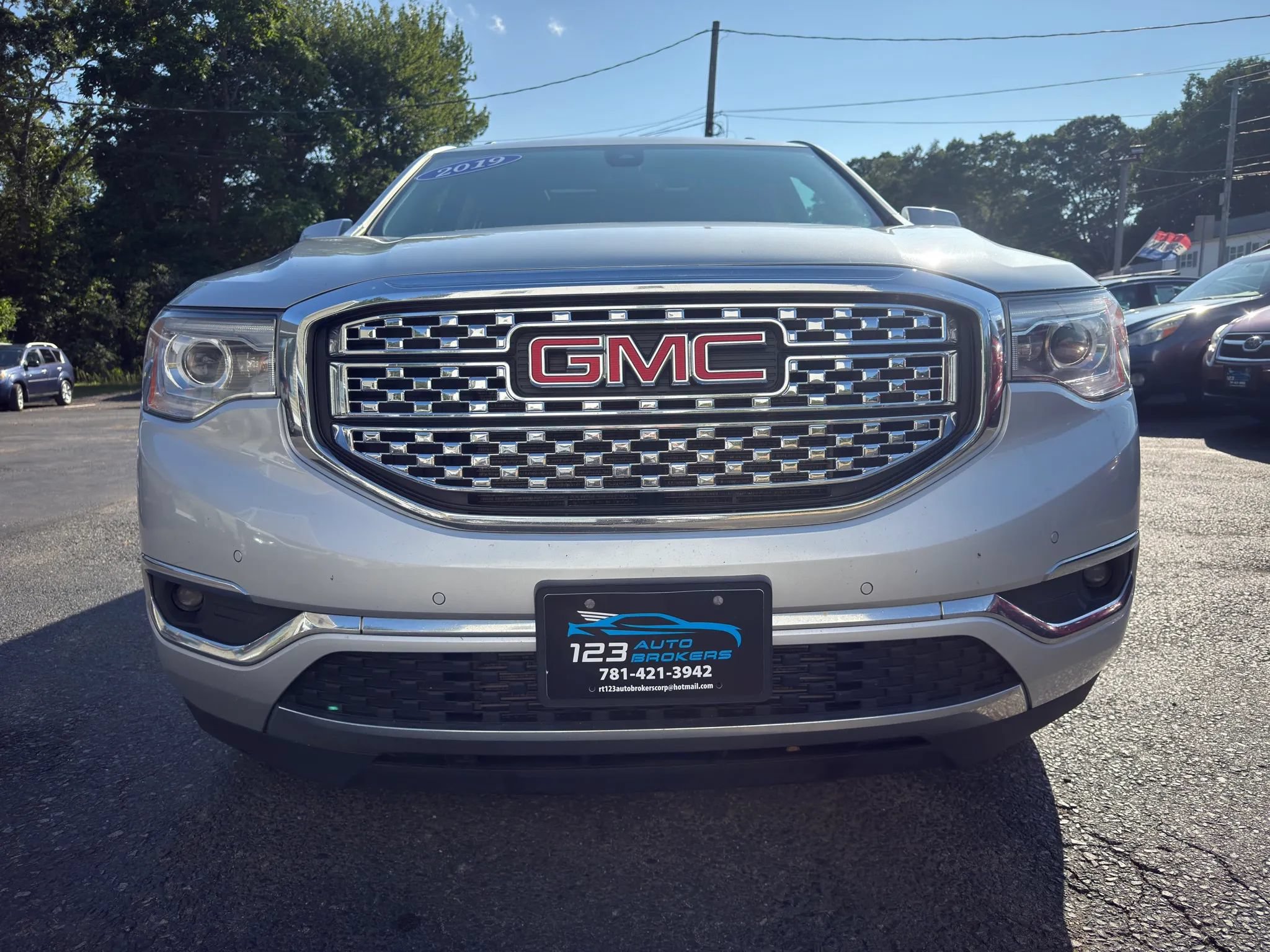 Used 2019 GMC Acadia Denali AWD/4WD image 2