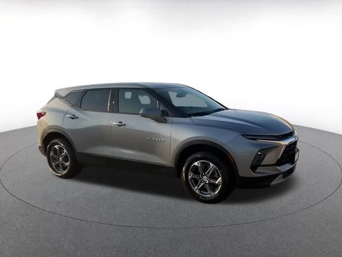 Used 2025 Chevrolet Blazer LT image 2