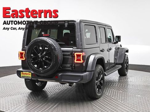 Used 2025 Jeep Wrangler Unlimited Sahara AWD/4WD image 5