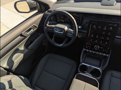 New 2027 GMC Terrain AT4 w/ LPO, Floor Liner Package AWD/4WD image 17
