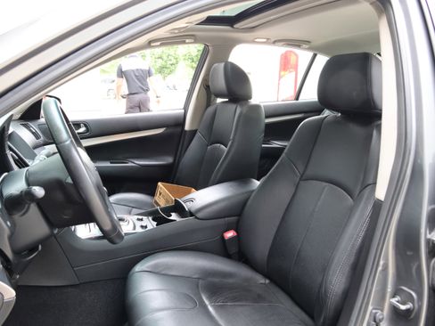 Used 2015 INFINITI Q40 w/ Moonroof Package RWD image 33