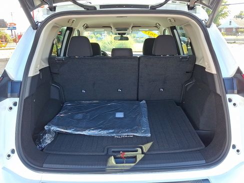 Certified 2025 Nissan Rogue SV image 29