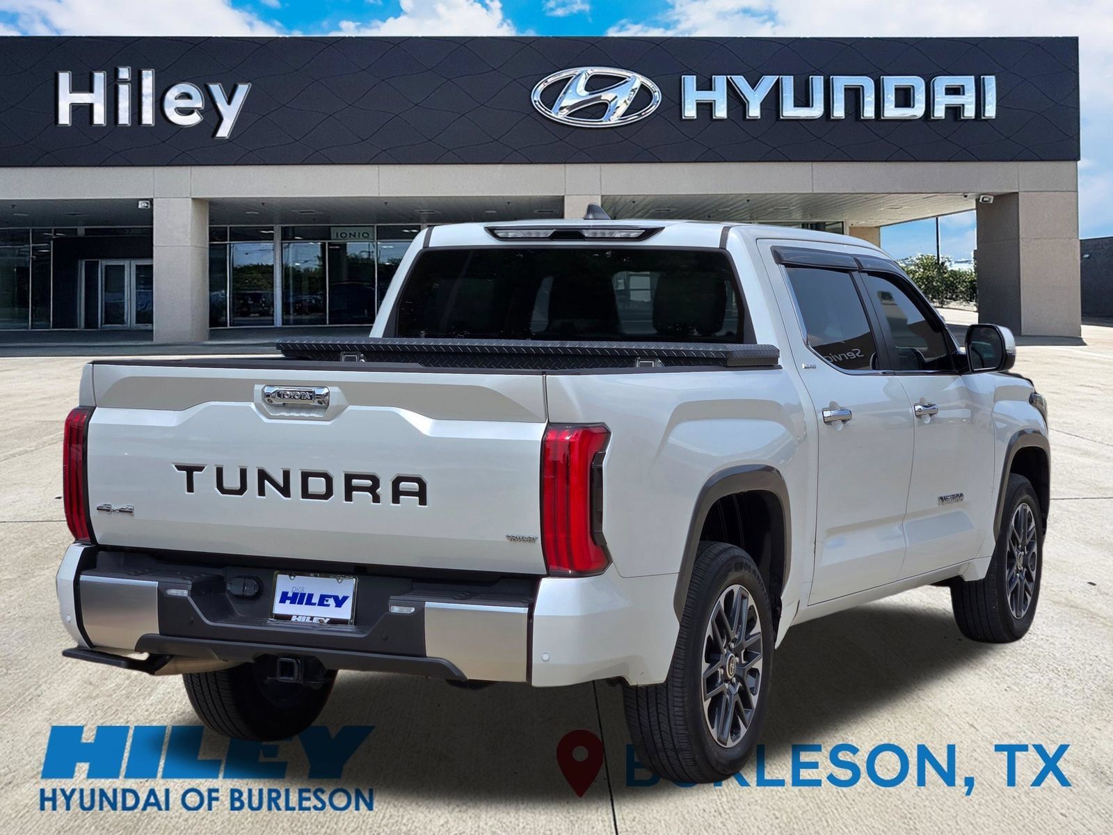 Used 2024 Toyota Tundra Limited w/ Power Package AWD/4WD image 4