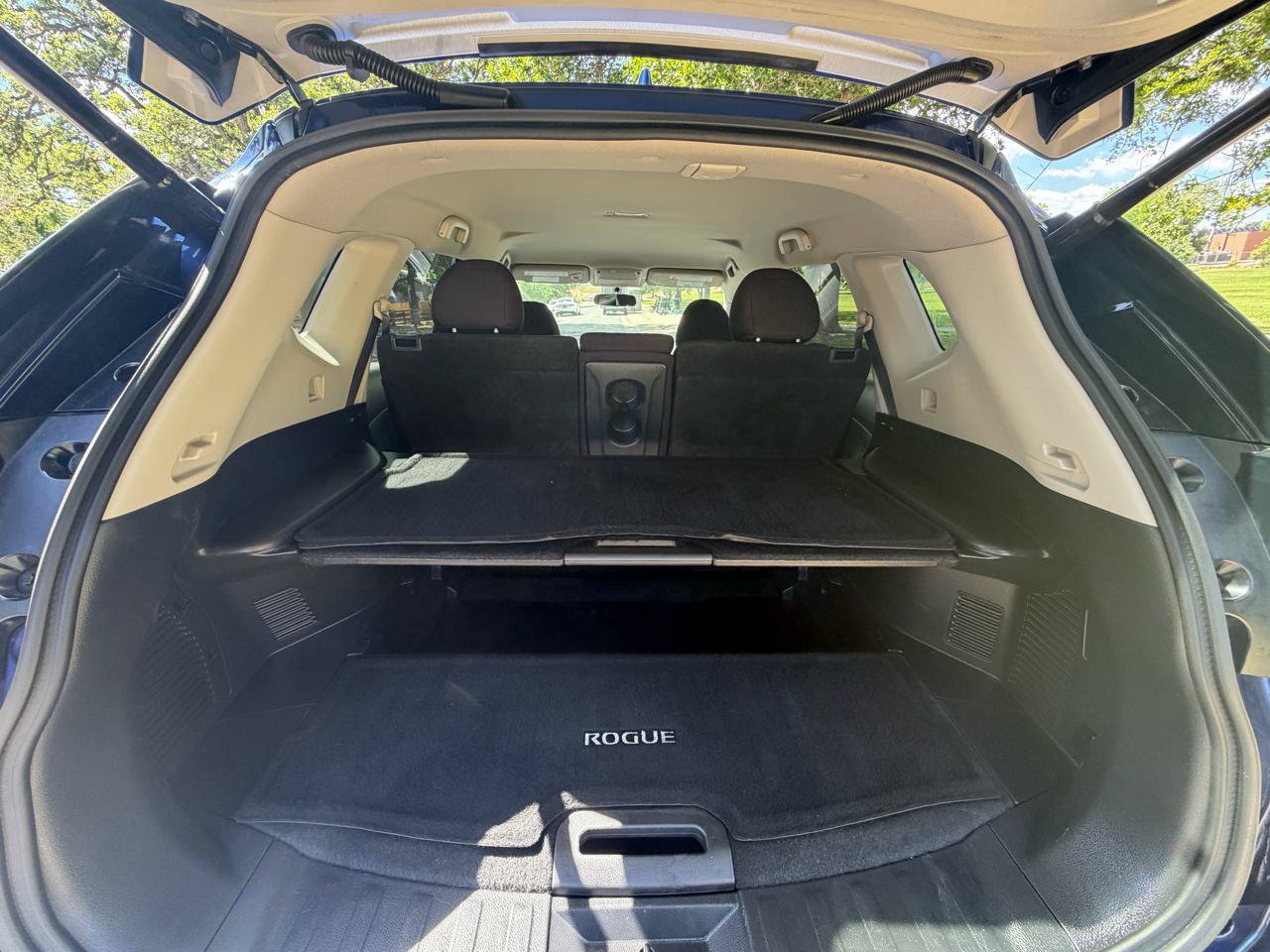 Used 2018 Nissan Rogue SV w/ Premium Package AWD/4WD image 22