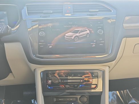 Used 2022 Volkswagen Tiguan SE image 18