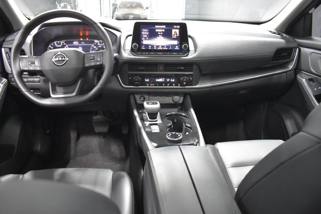 Certified 2026 Nissan Rogue Dark Armor AWD/4WD image 13