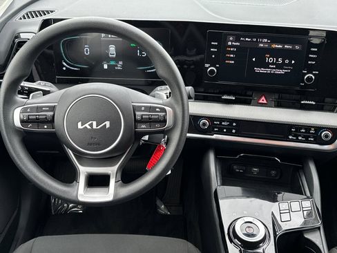 Certified 2025 Kia Sportage LX image 14