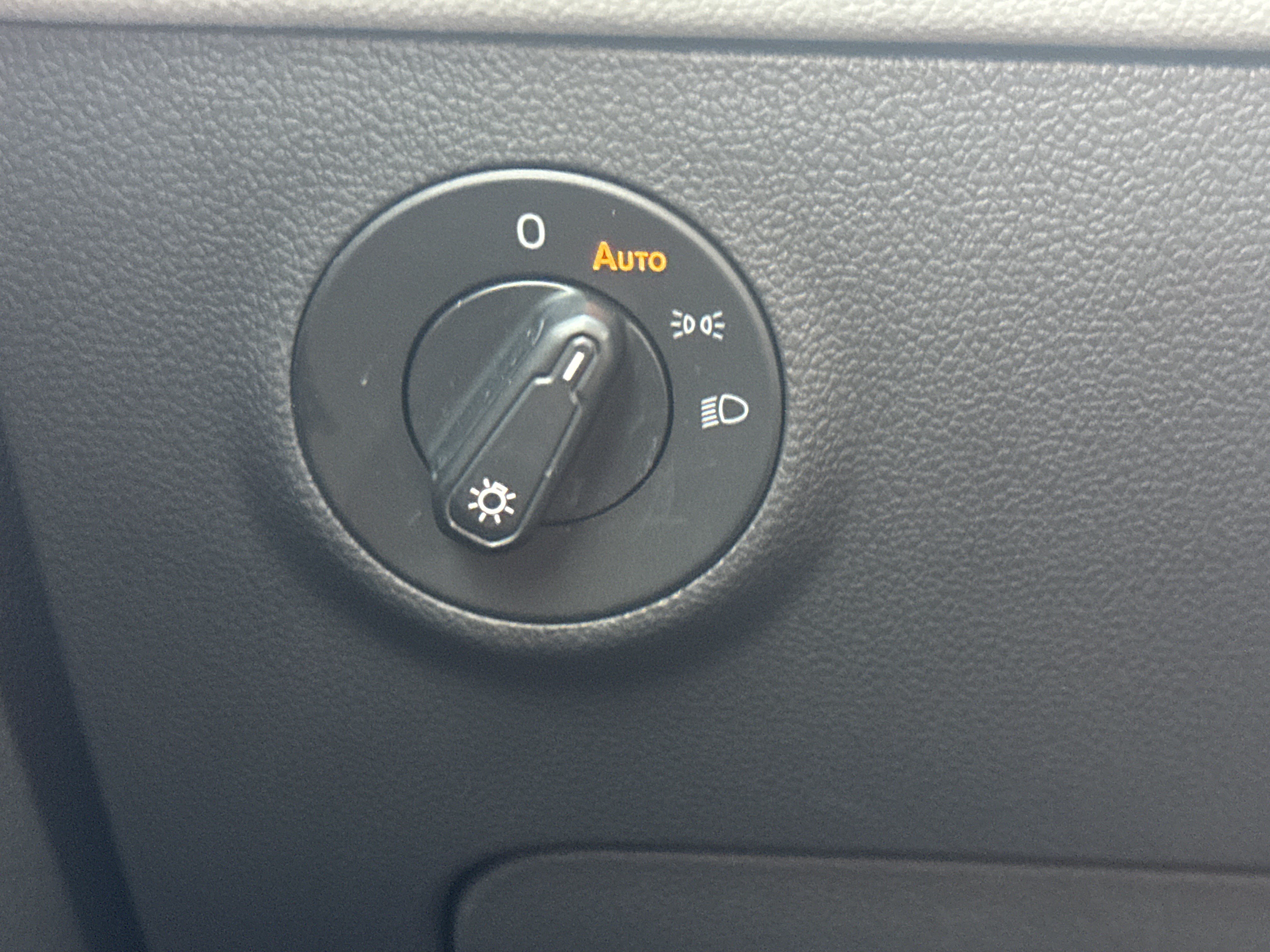 Certified 2023 Volkswagen Taos SE FWD image 13