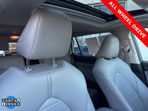Used 2020 Toyota Highlander XLE image 28