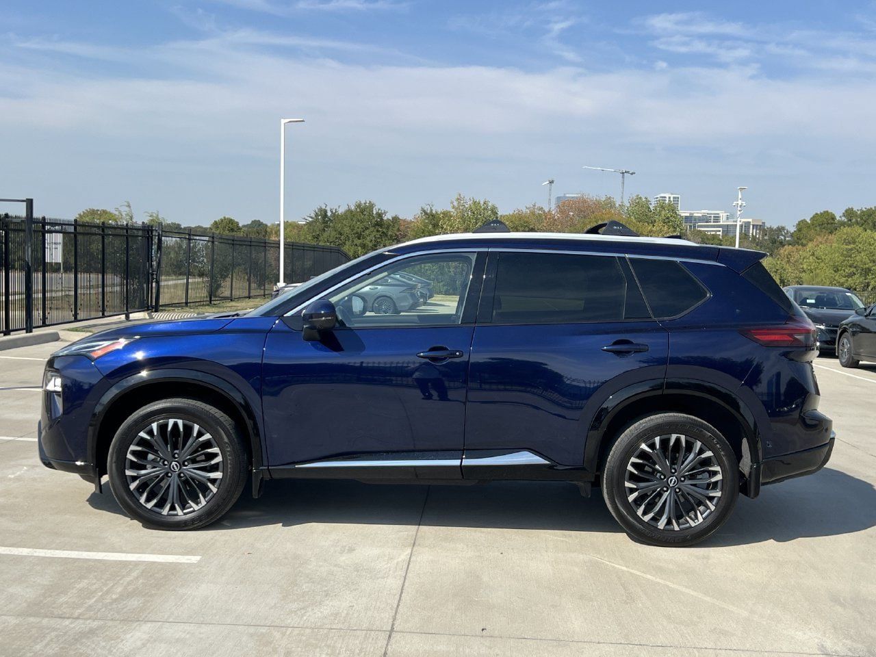 Used 2026 Nissan Rogue Platinum w/ Platinum Premium Package AWD/4WD image 2